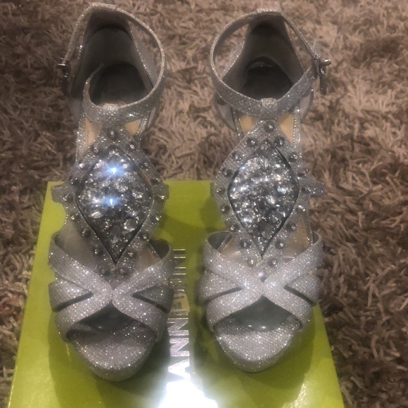 GIANNI BINI Heels. Size 6. Silver and glitter . - Picture 9 of 12
